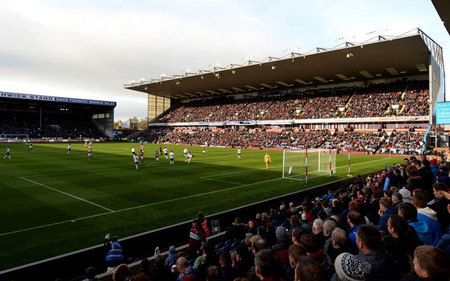 篮球CBA比赛尾声出现争议判罚引热议