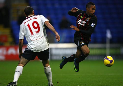 布莱顿发布三笘薰手持二战时日本侵略者照片的图片，如今已删除道歉但限制评论