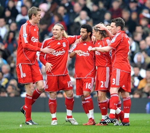 热爱皆平等，河南球迷赛前在球场外声援阿奇姆彭