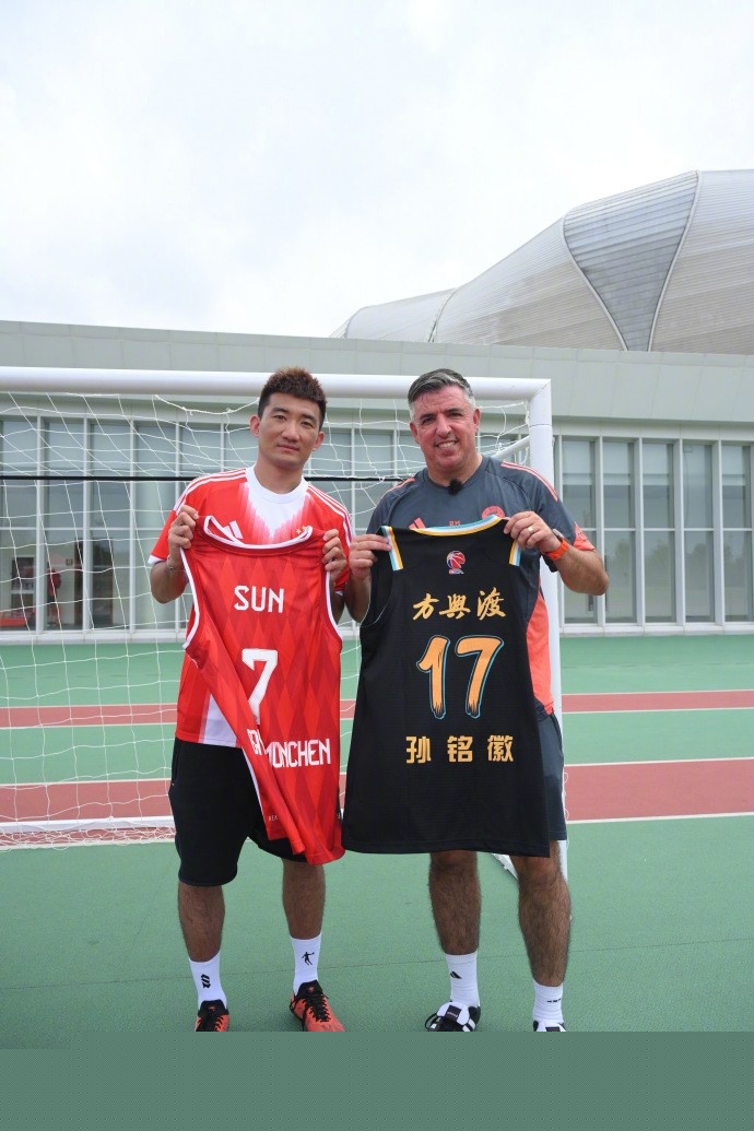 高调冲超！深圳青年人官宣：球队不差钱，已联系4名中超外援